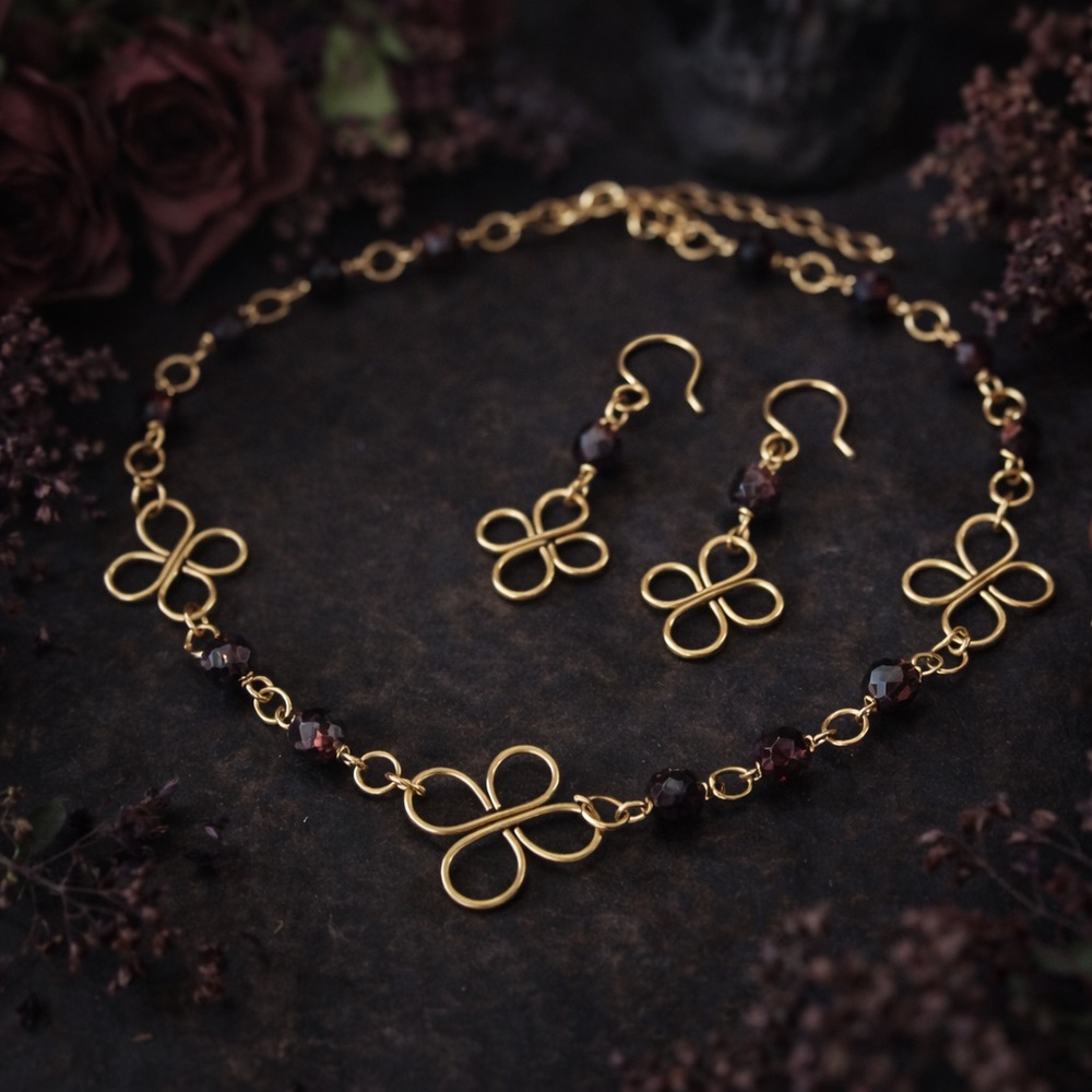 Handmade Garnet Clover Choker & Earrings Set Gold Wire